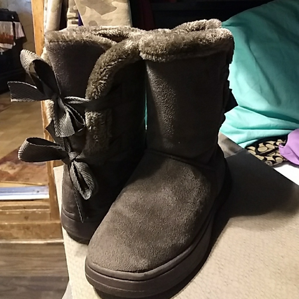 Cute grey winter boots
